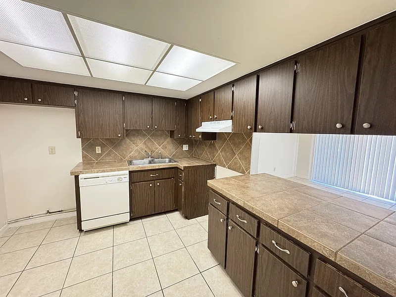 3 bed, 2.0 bath, 1266 sqft, $1,800 — Photo 4