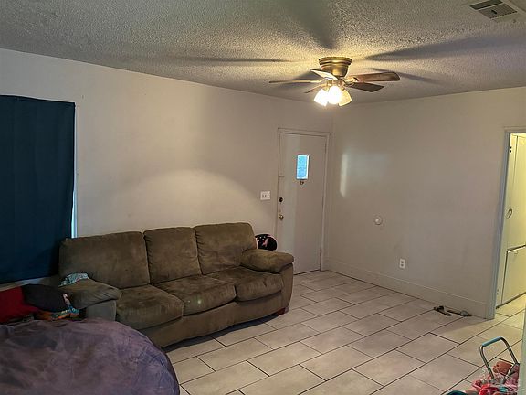 3rd image of 3240 Torres Ave
