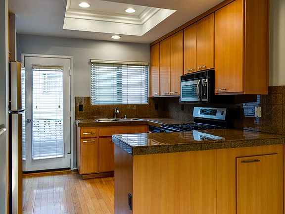 3rd image of 1268 Essex St APT 3