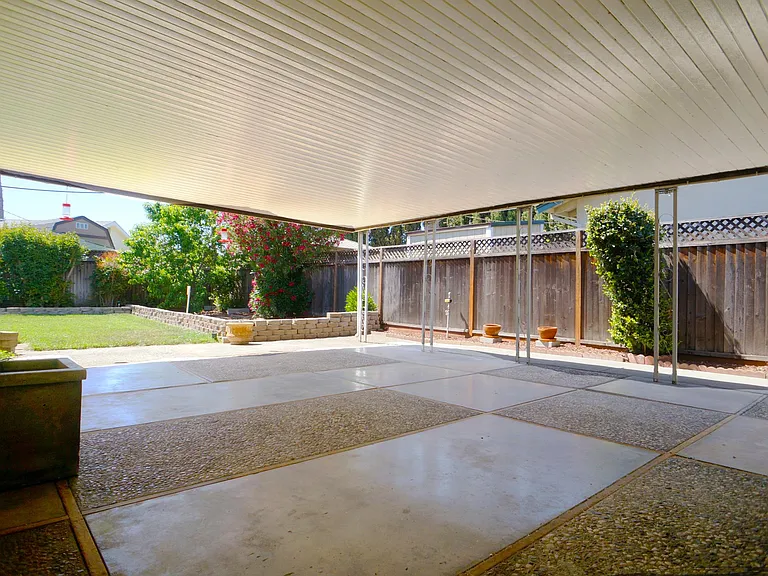 5411 Woodhurst Ln — Photo 8