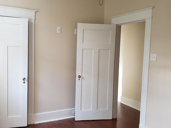3rd image of 390 Audubon St