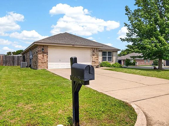 3rd image of 621 Apple Cross Ct