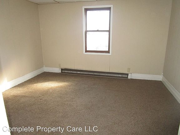 3rd image of 1809 1/2 S Jefferson St