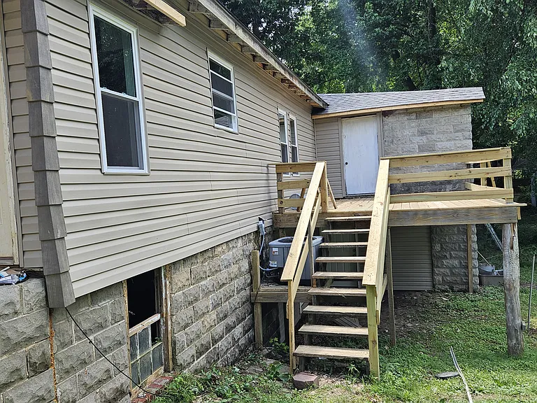 612 W Strawn Ave — Photo 13