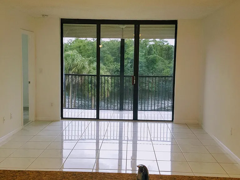 2900 NW 42nd Ave #A407 — Photo 18