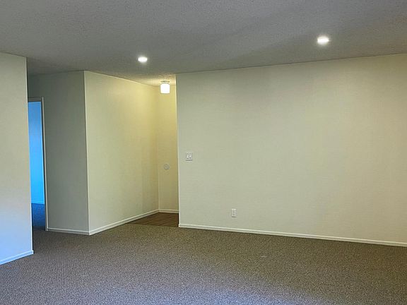 4th image of 940 Kiely Blvd Unit K