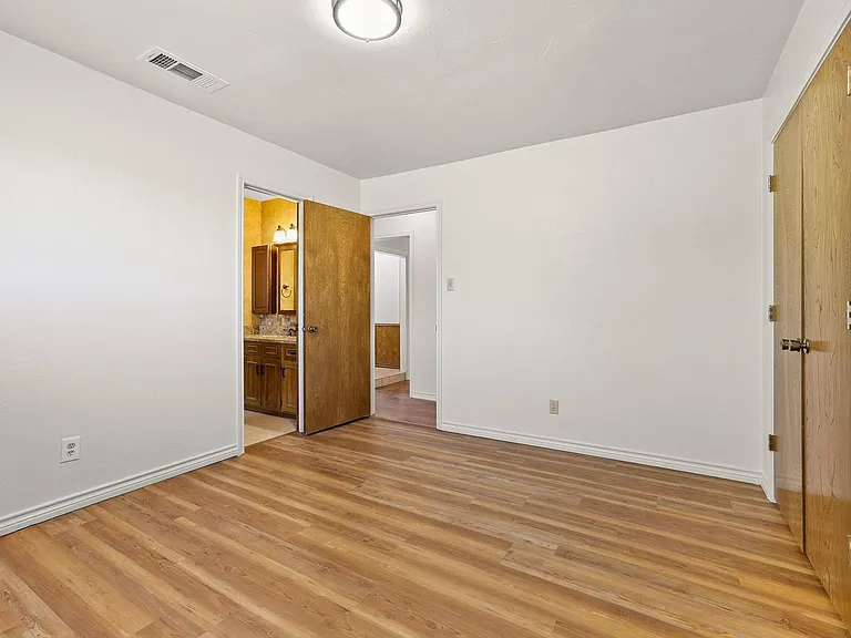 12869 FM 1385 — Photo 19