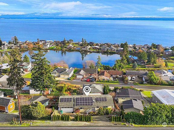 3rd image of 1395 SE Camano Drive