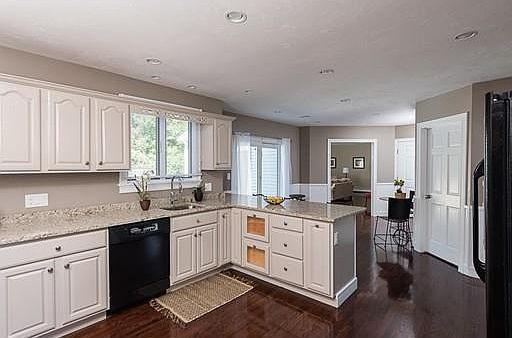 4th image of 64 Michele Dr