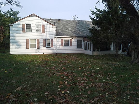 3rd image of 1720 Sagamore Dr