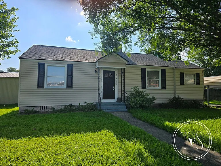 304 Turnberry St — Photo 2
