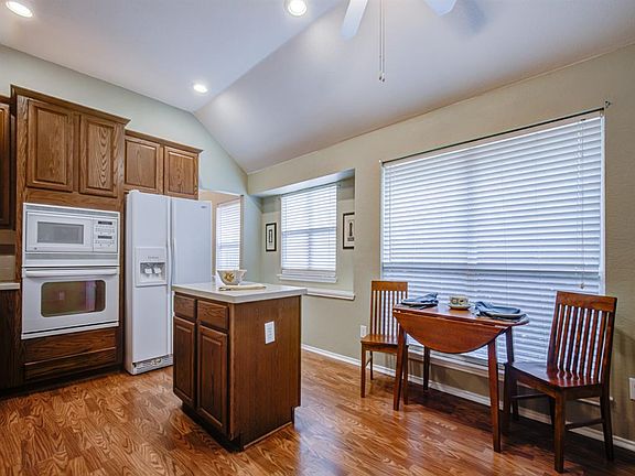 4th image of 2070 Garden Crest Dr