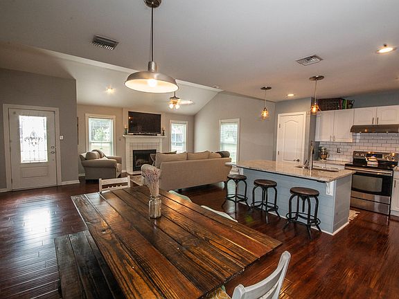 3rd image of 104 Jeanne Picard Drive