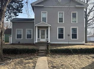 321 Jefferson St, Wapello, IA 52653