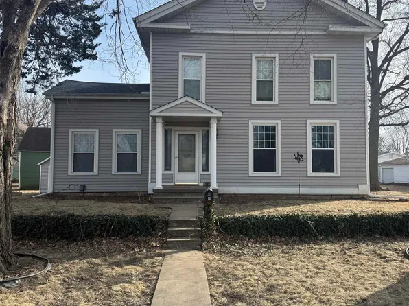 321 Jefferson St, Wapello, IA 52653