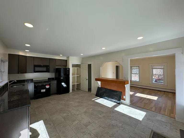 21-23 Maple St — Photo 4
