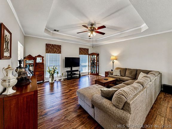 5th image of 6946 Red Oak Dr