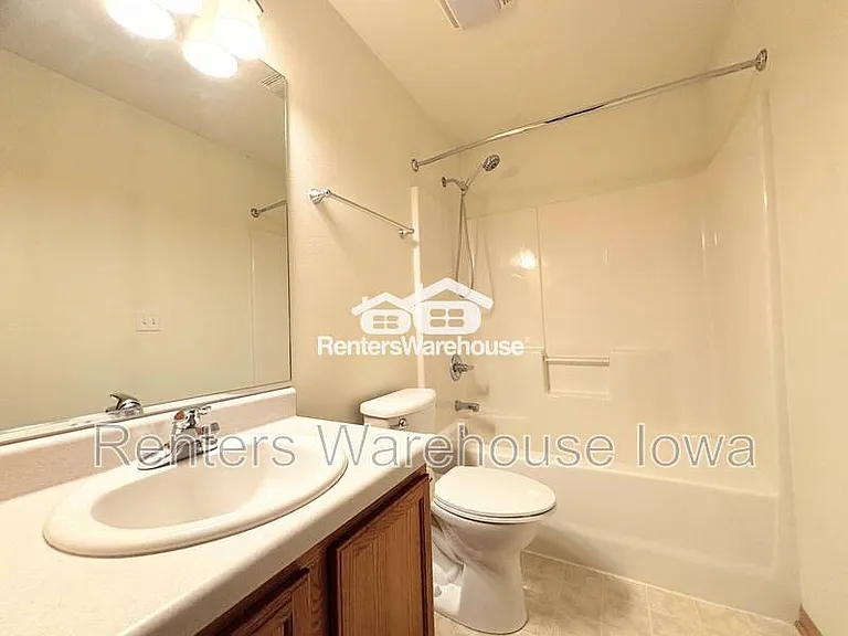 330 NE Cardinal Ln — Photo 24