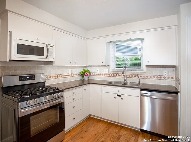 349 Irvington Dr — Photo 6