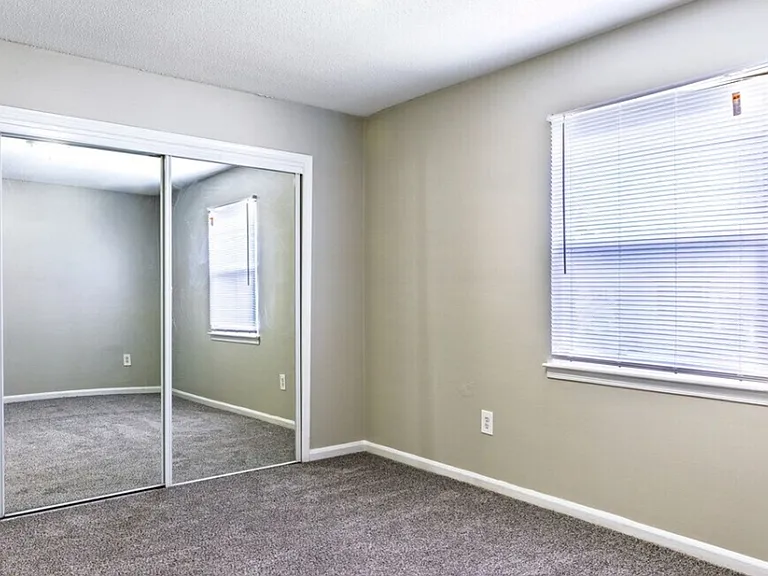 812 Fairview Dr — Photo 5