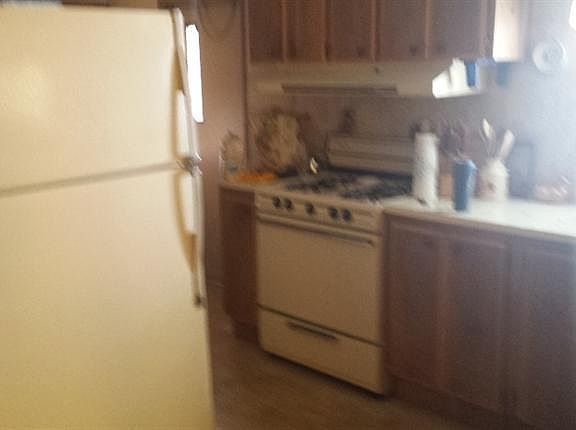 4th image of 2395 Redwood Ave Space 94