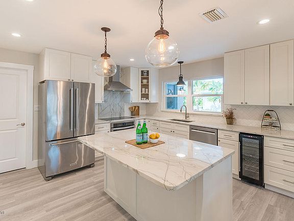 3rd image of 131 Anona Pl