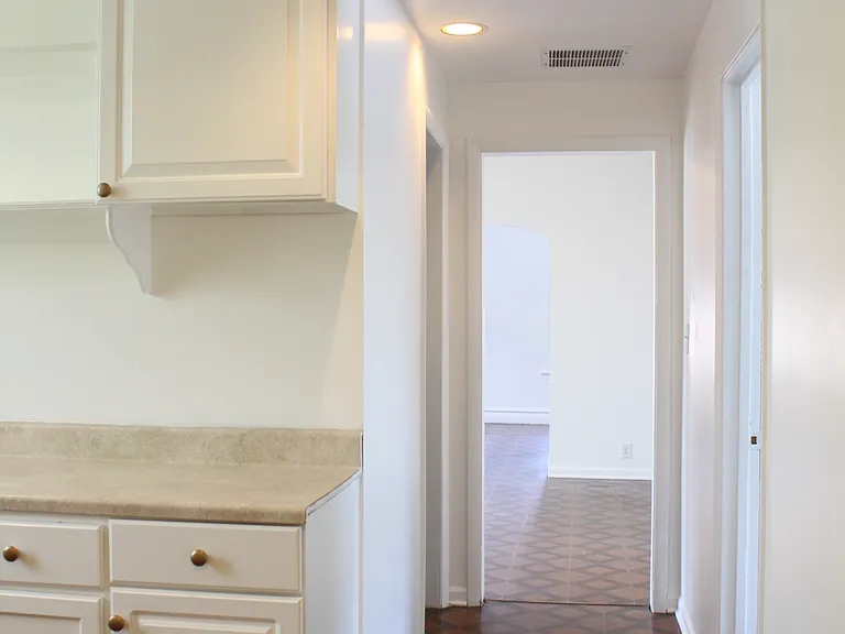 2025 W 35th St #2F — Photo 36