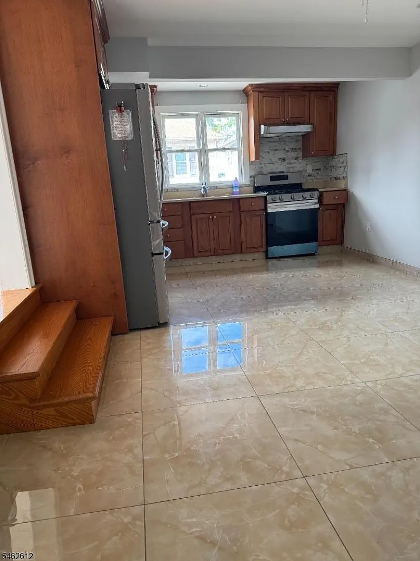 2 bed, 1.0 bath, $2,300 — Photo 4