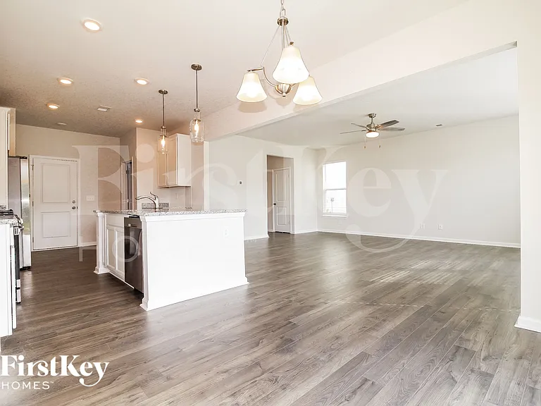 304 Ashborne Ln — Photo 4