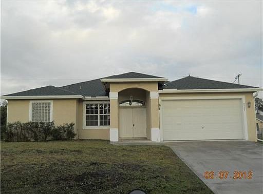 Home For Sale In Port saint lucie