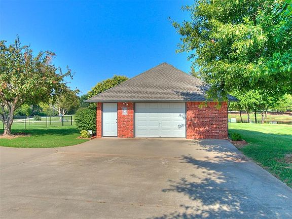 3rd image of 212 E Ponderosa Dr