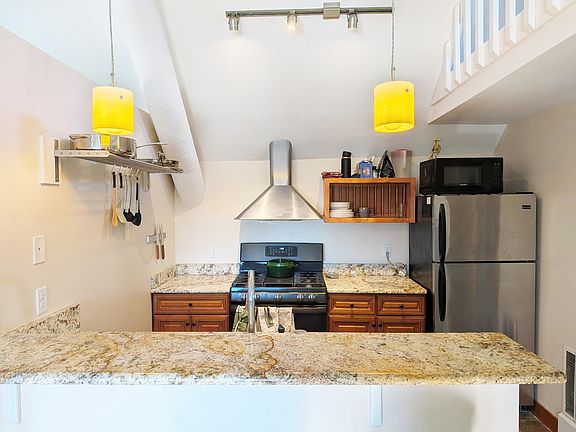 kitchen and breakfast bar