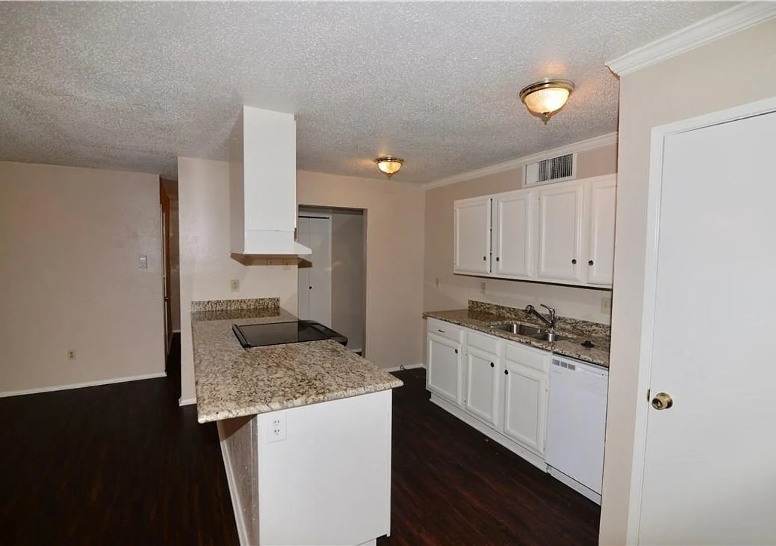 3 bedroom home with open floor plan! Allen ISD — Photo 3