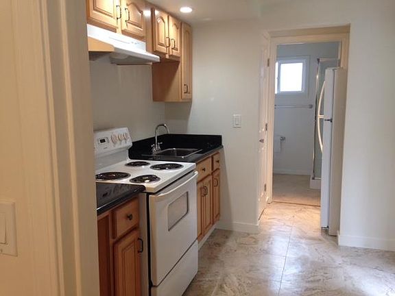 3rd image of 1903A Cooley Ave