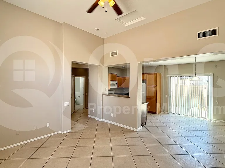 8306 W Sheridan St — Photo 2