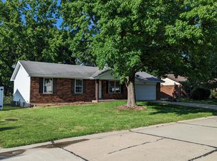 3949 Summer Forest Dr, Saint Charles, MO 63304