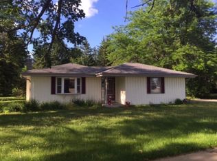 310 E Ottawa Ave, Dousman, WI 53118