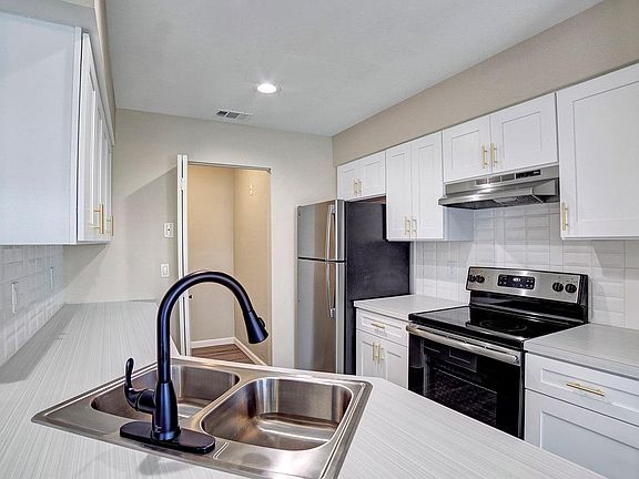 2nd image of 1601 Red Cedar Dr #1735-05