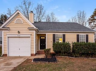 8620 Warwick Crest Ln, Charlotte, NC 28215