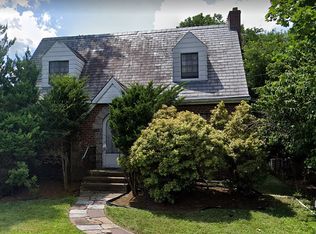895 Alan Pl, Ridgefield, NJ 07657