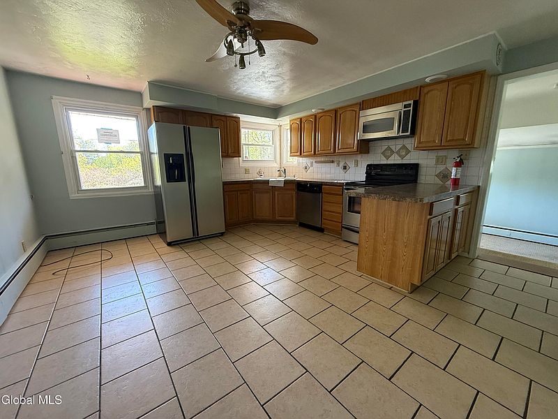 4th image of 18 Bellevue Avenue