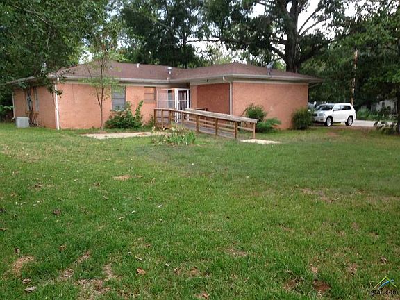 2nd image of 1009 Fort Worth St