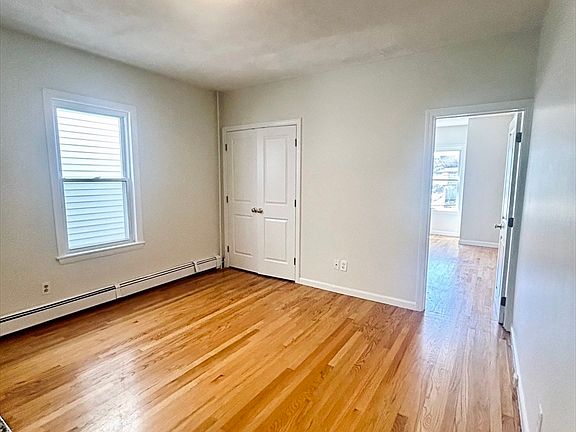 3rd image of 8 Fair St Unit 4