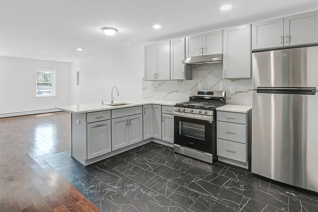 3 bed, 1100 sqft, $2,395 — Photo 1