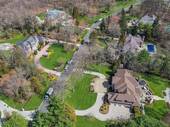 2 Alford Dr, Saddle River, NJ 07458
