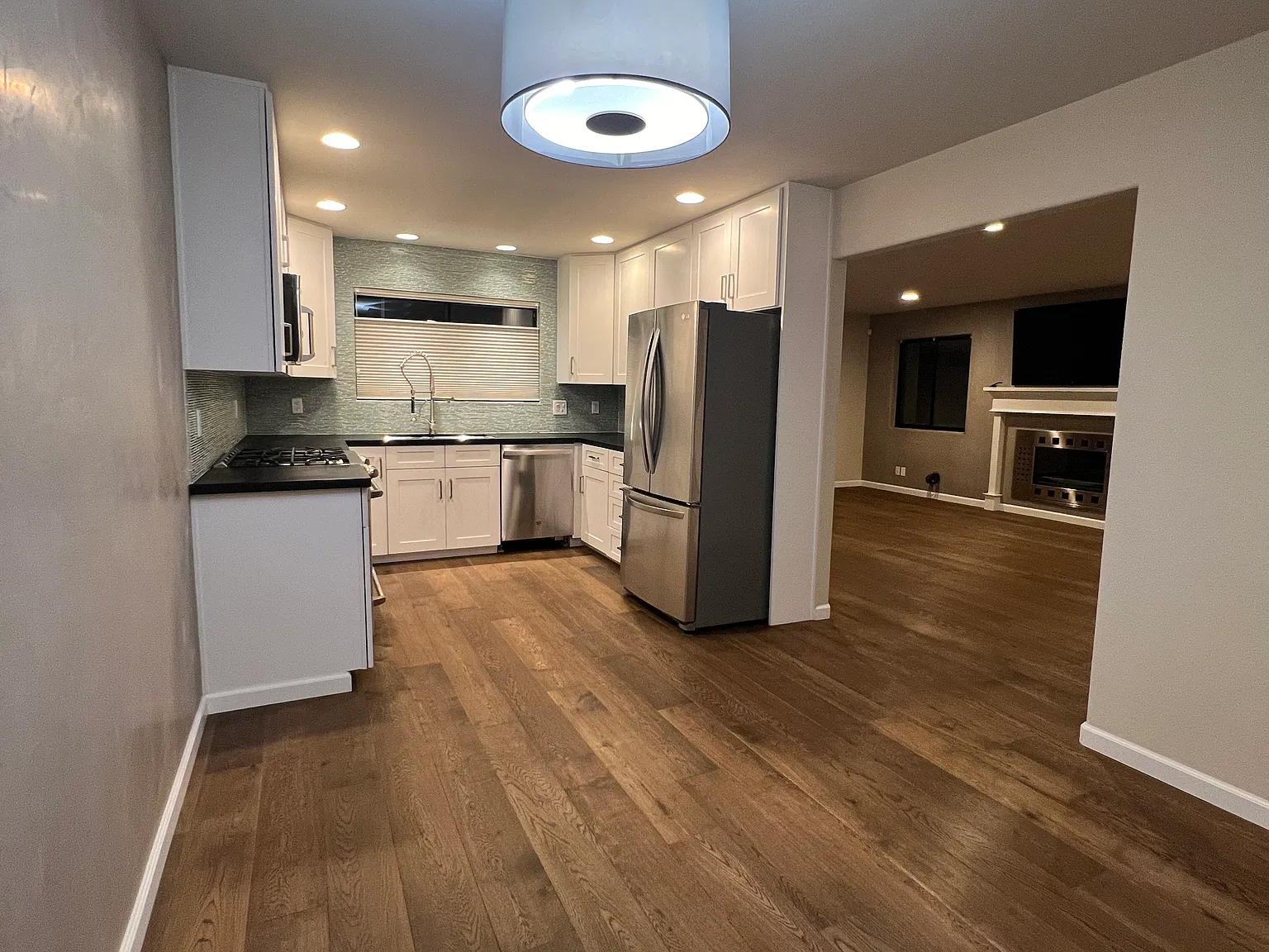 2 bed, 1150 sqft, $4,400 — Photo 2