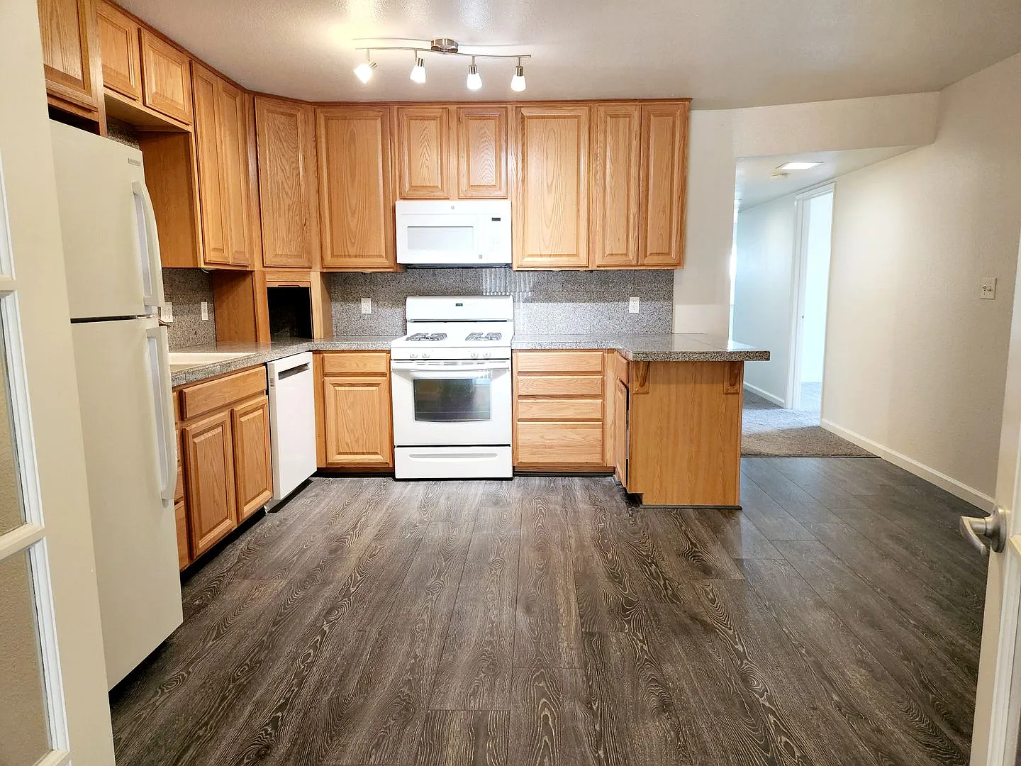 Beautiful Carmichael halfplex - Available now! — Photo 3