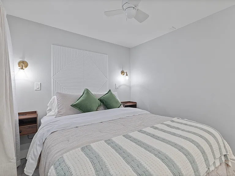 2061 NW Kearney St — Photo 18