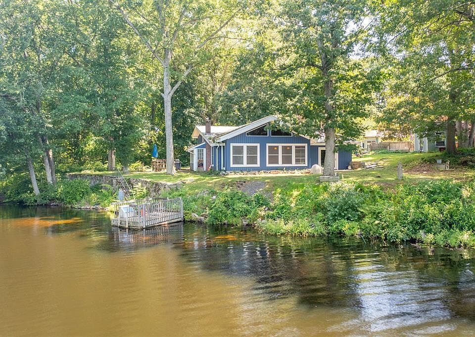 1st image of 38 Pattagansett Dr