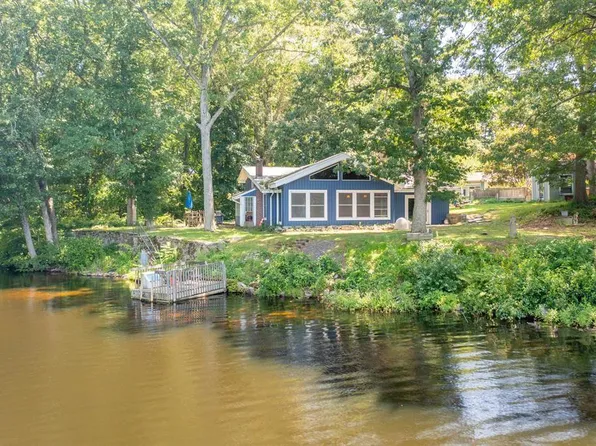 38 Pattagansett Dr, East Lyme, CT 06333